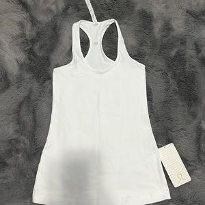 Lululemon- white top - new - size 6